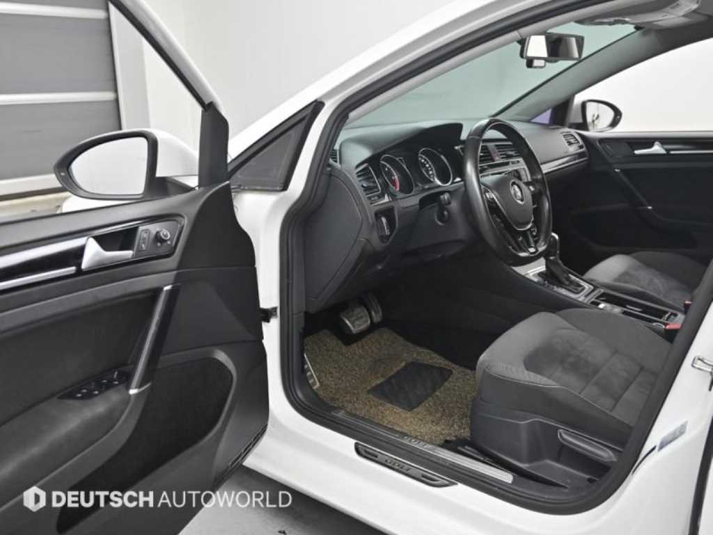 Volkswagen Golf - Vista 11