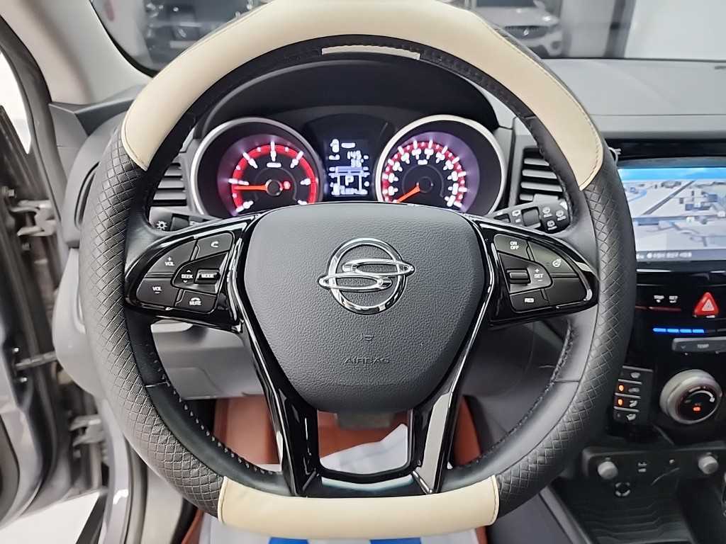 Ssangyong Tivoli - Vista 9