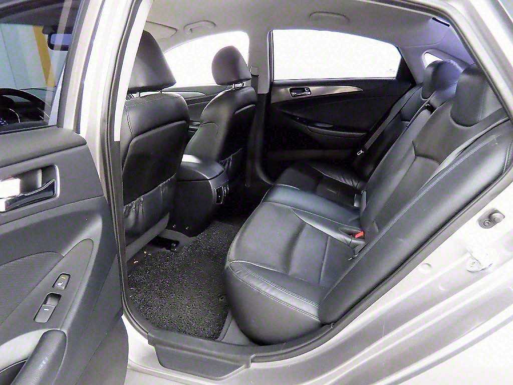 HYUNDAI Sonata - Vista 6