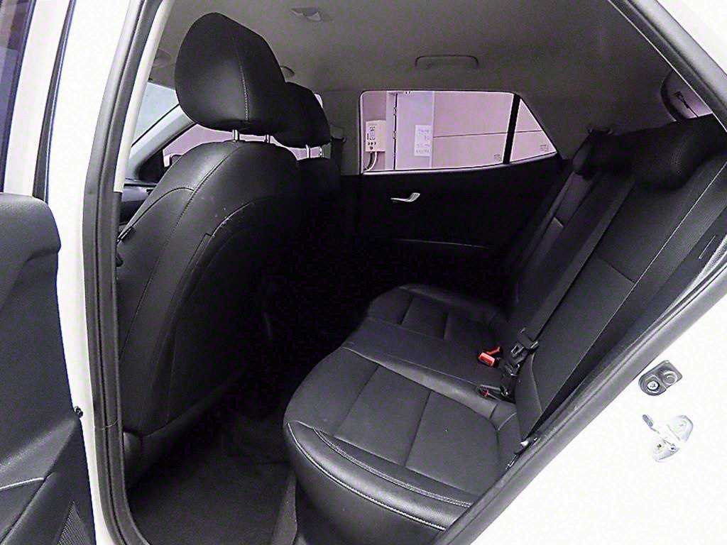 KIA Stonic 2018 Blanco - Importación desde Corea - HF Imports Iquique - Foto 17