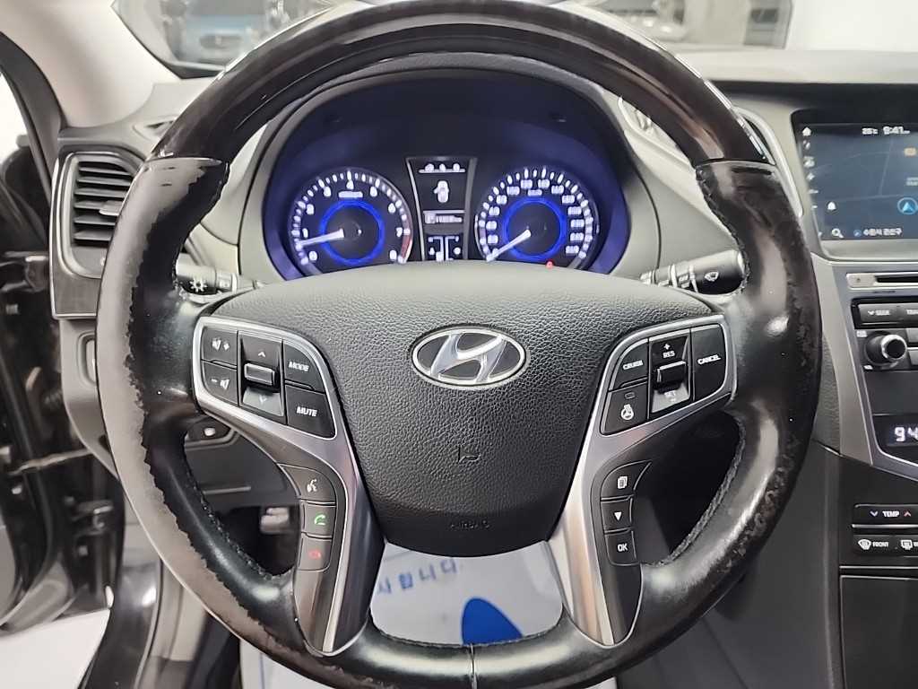 HYUNDAI Grandeur - Vista 9