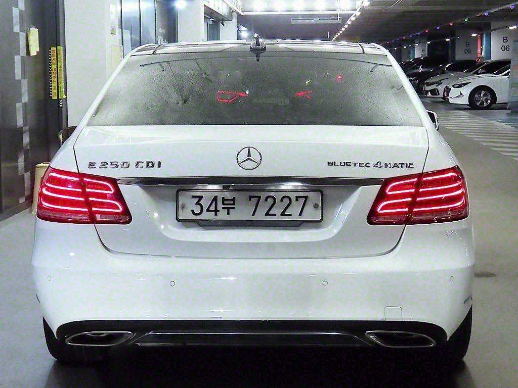 Mercedes Benz E class - Vista 5