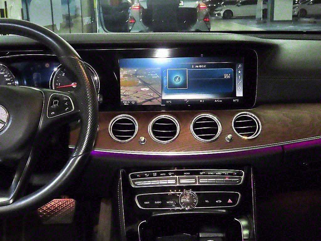 Mercedes Benz E class - Vista 11