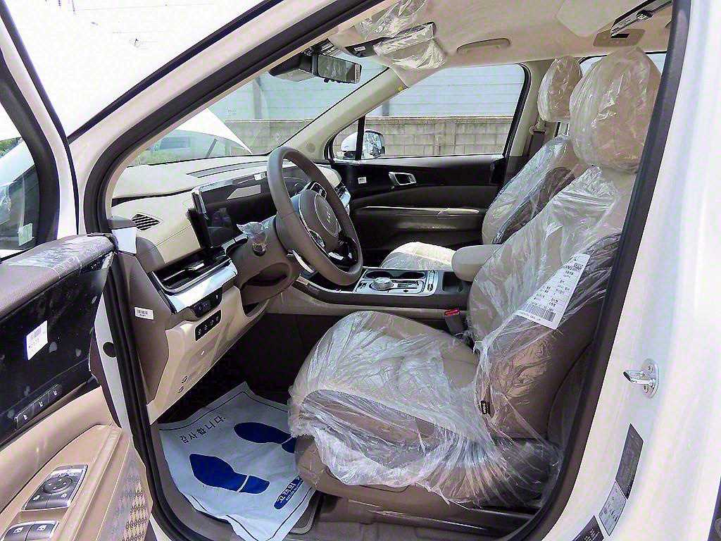 KIA Carnival - Vista 5