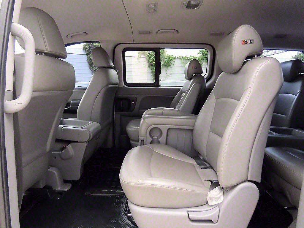 HYUNDAI Starex - Vista 6