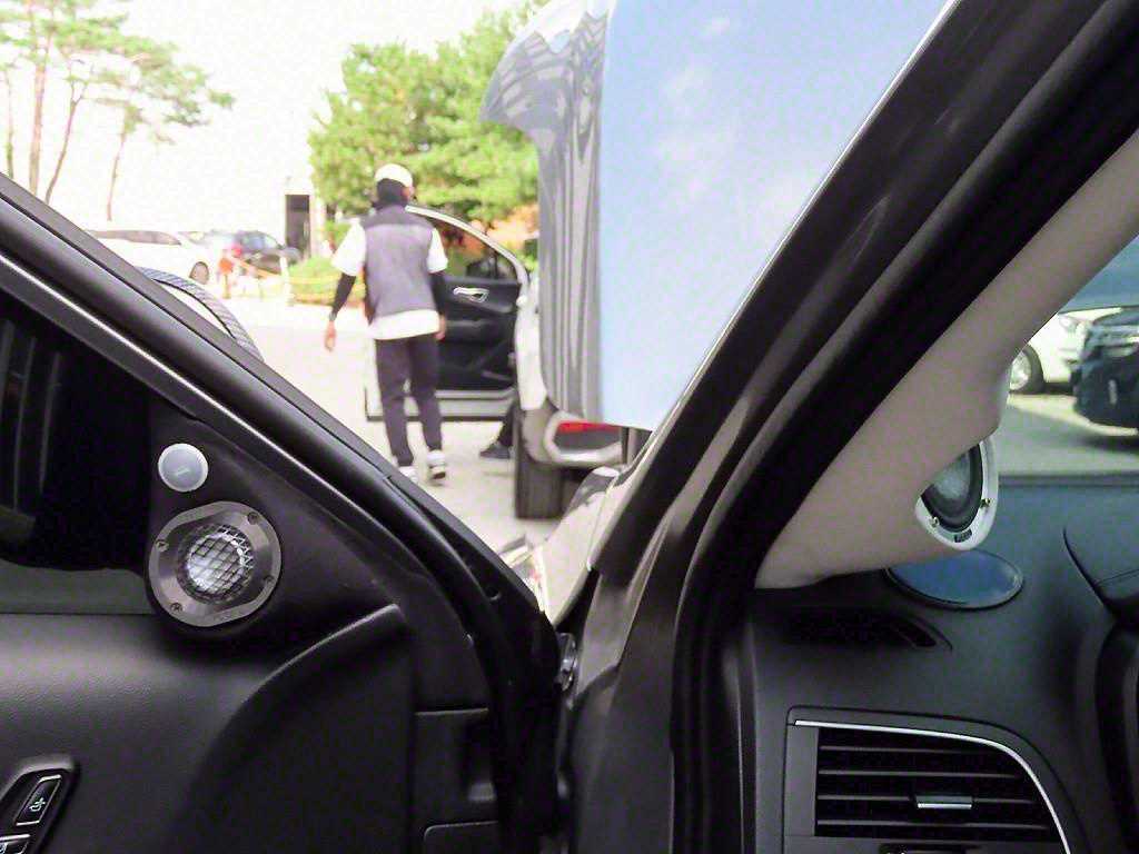 SAMSUNG QM6 2022 Gris - Importación desde Corea - HF Imports Iquique - Foto 15