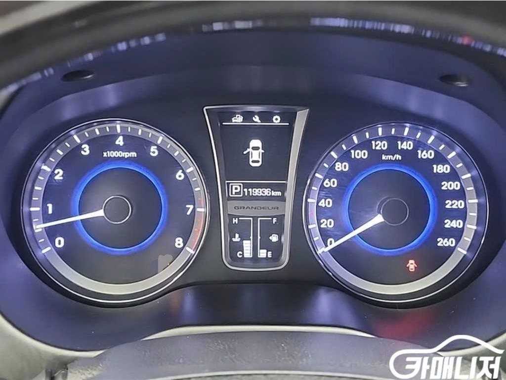 HYUNDAI Grandeur - Vista 6