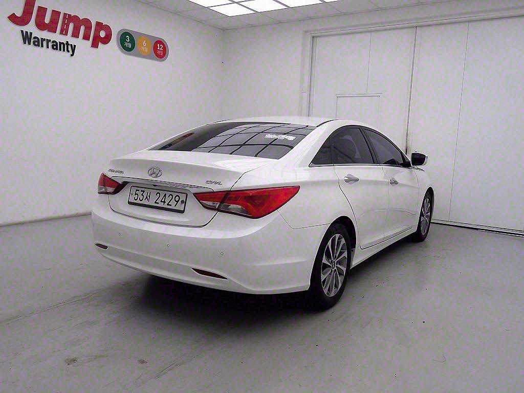 HYUNDAI Sonata - Vista 4