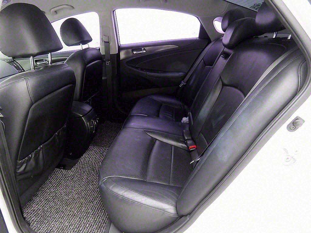 HYUNDAI Sonata - Vista 6