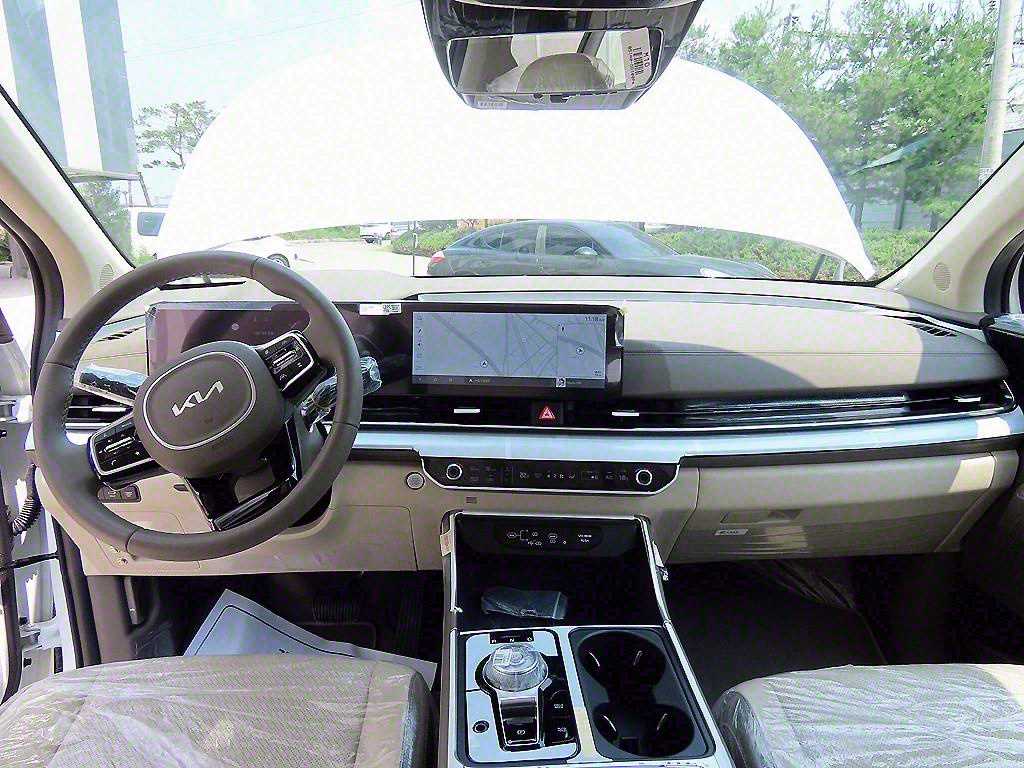 KIA Carnival - Vista 8