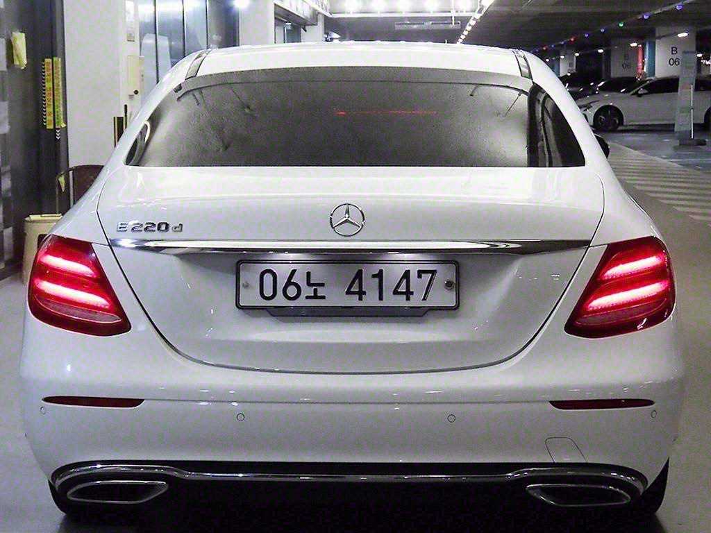 Mercedes Benz E class - Vista 5