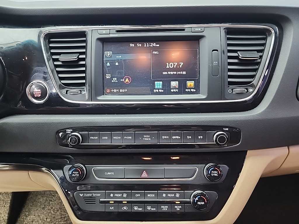 KIA Carnival - Vista 11