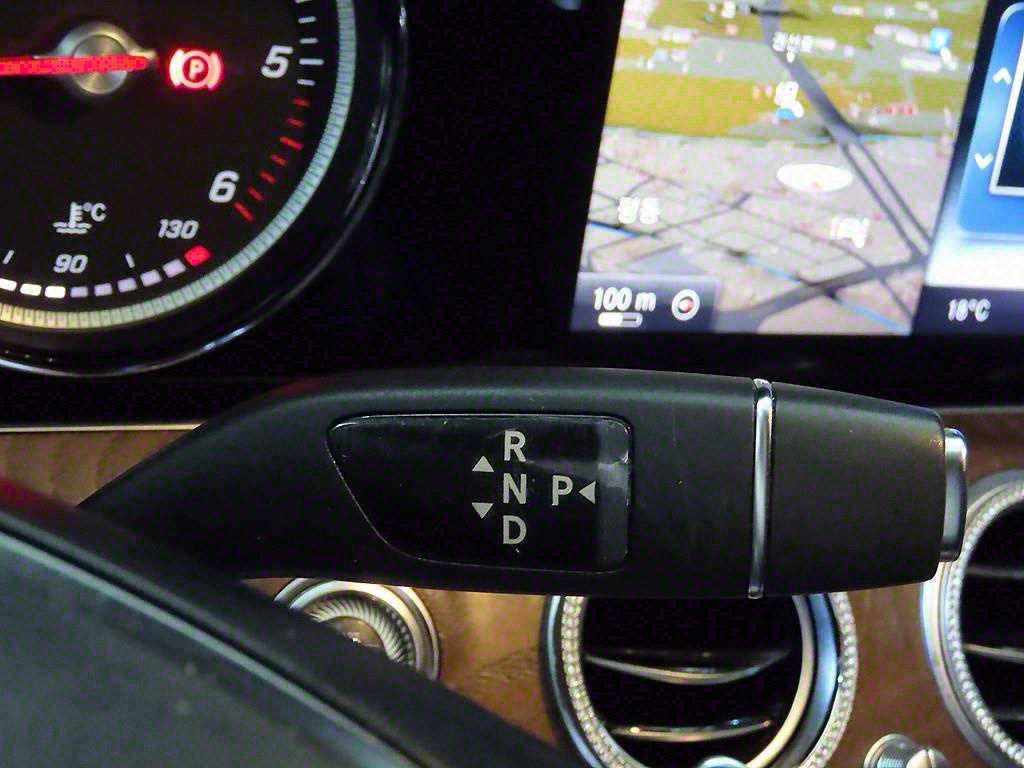 Mercedes Benz E class - Vista 12