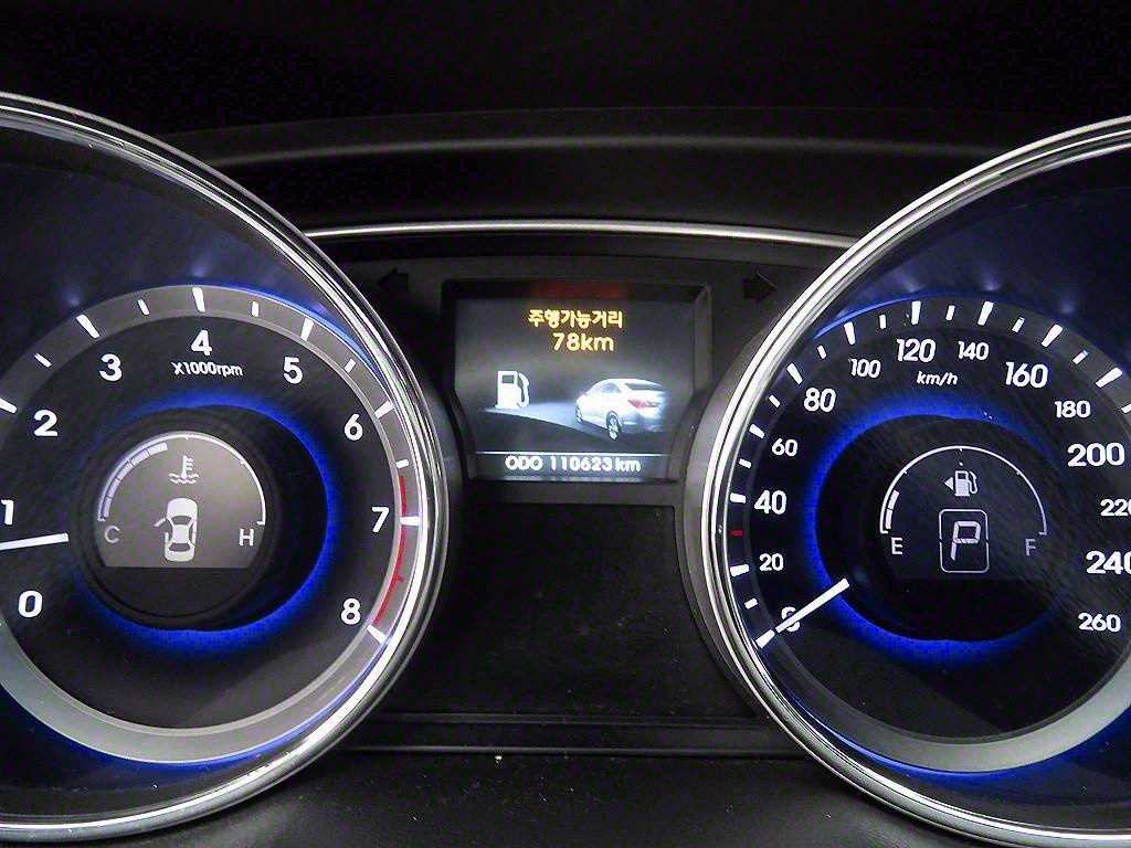 HYUNDAI Sonata - Vista 12