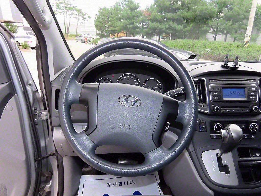 HYUNDAI Starex - Vista 9