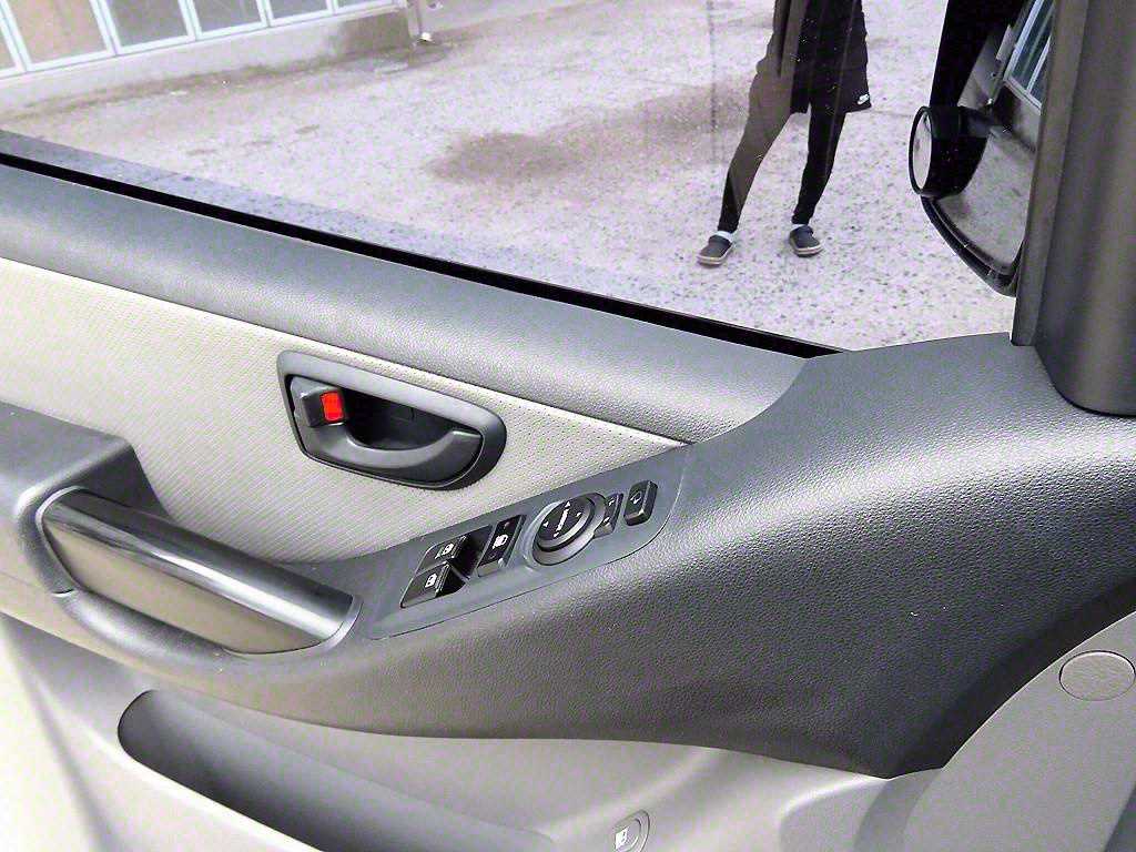 HYUNDAI Starex - Vista 12