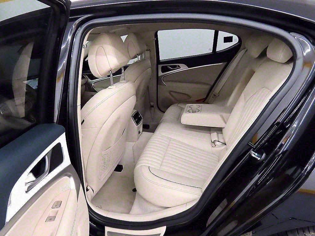 Genesis G70 - Vista 6