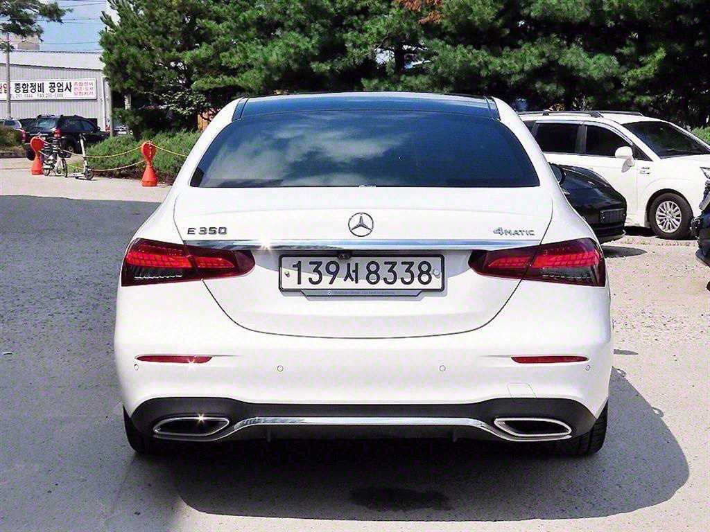 Mercedes Benz E class - Vista 4