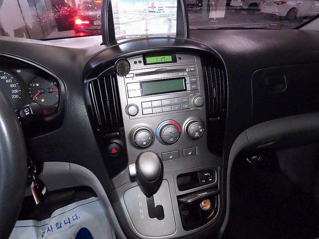 HYUNDAI Starex - Vista 11