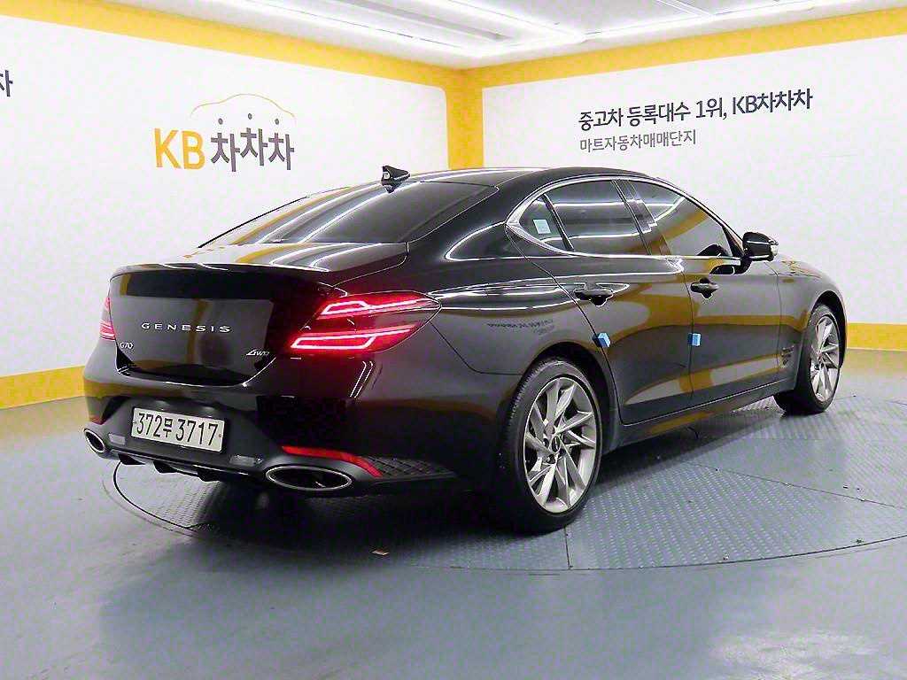 Genesis G70 - Vista 4