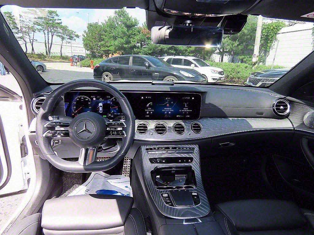 Mercedes Benz E class - Vista 8