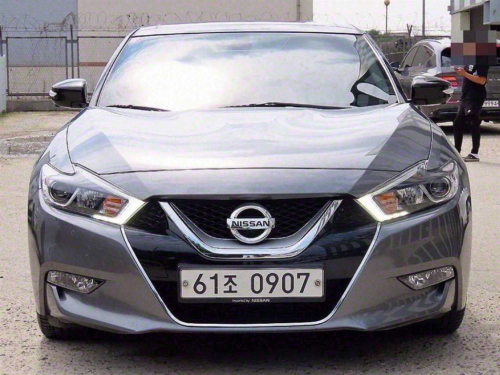 Nissan Maxima