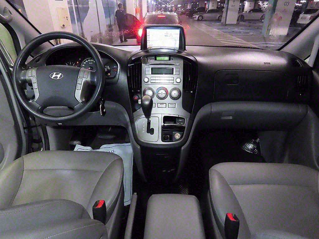HYUNDAI Starex - Vista 10