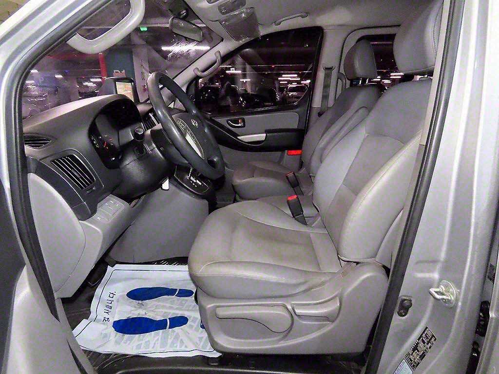 HYUNDAI Starex - Vista 6