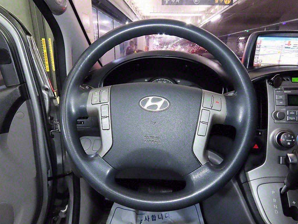 HYUNDAI Starex - Vista 8