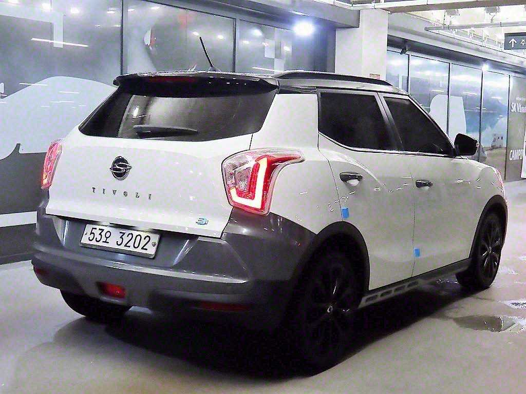 Ssangyong Tivoli - Vista 4