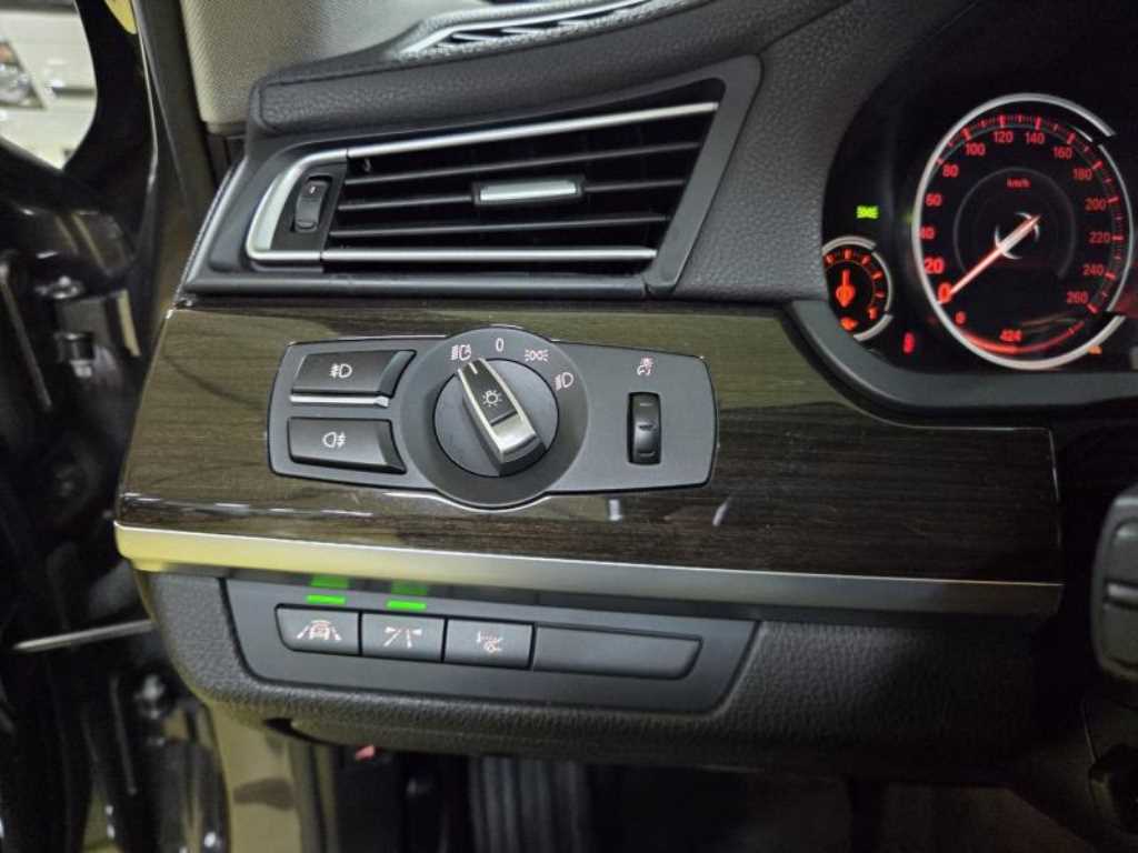 BMW 7 Series - Vista 11