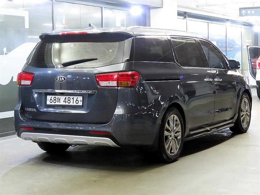 KIA Carnival - Vista 4