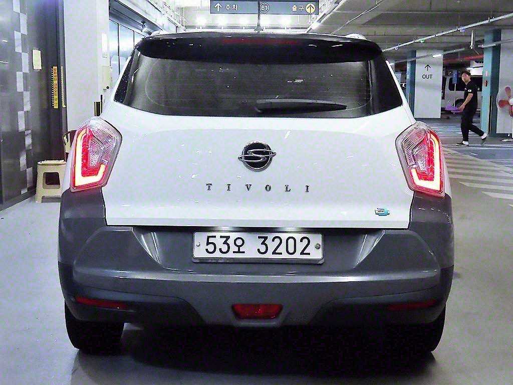 Ssangyong Tivoli - Vista 5