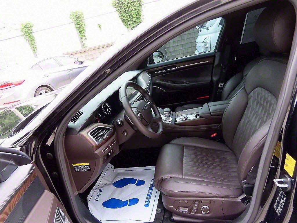 Genesis G90 - Vista 5