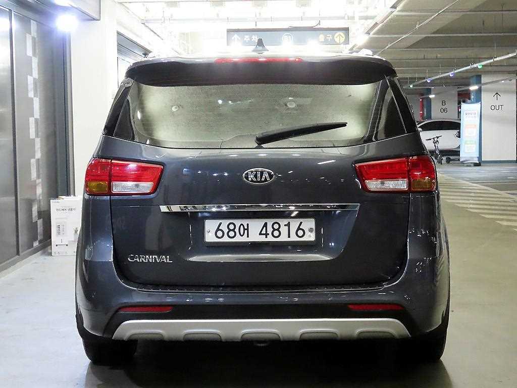 KIA Carnival - Vista 5