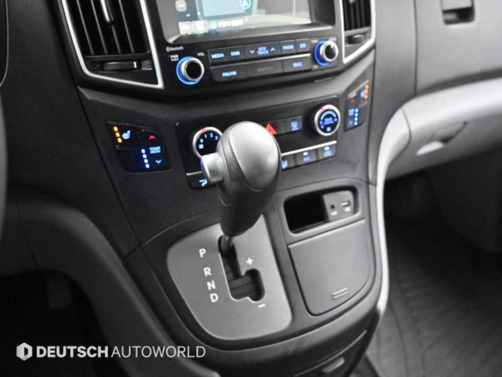 HYUNDAI Starex - Vista 9