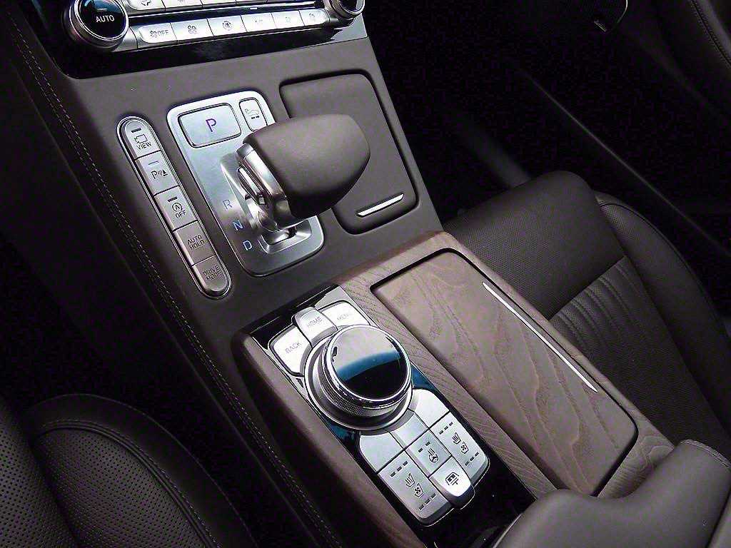 Genesis G90 - Vista 10