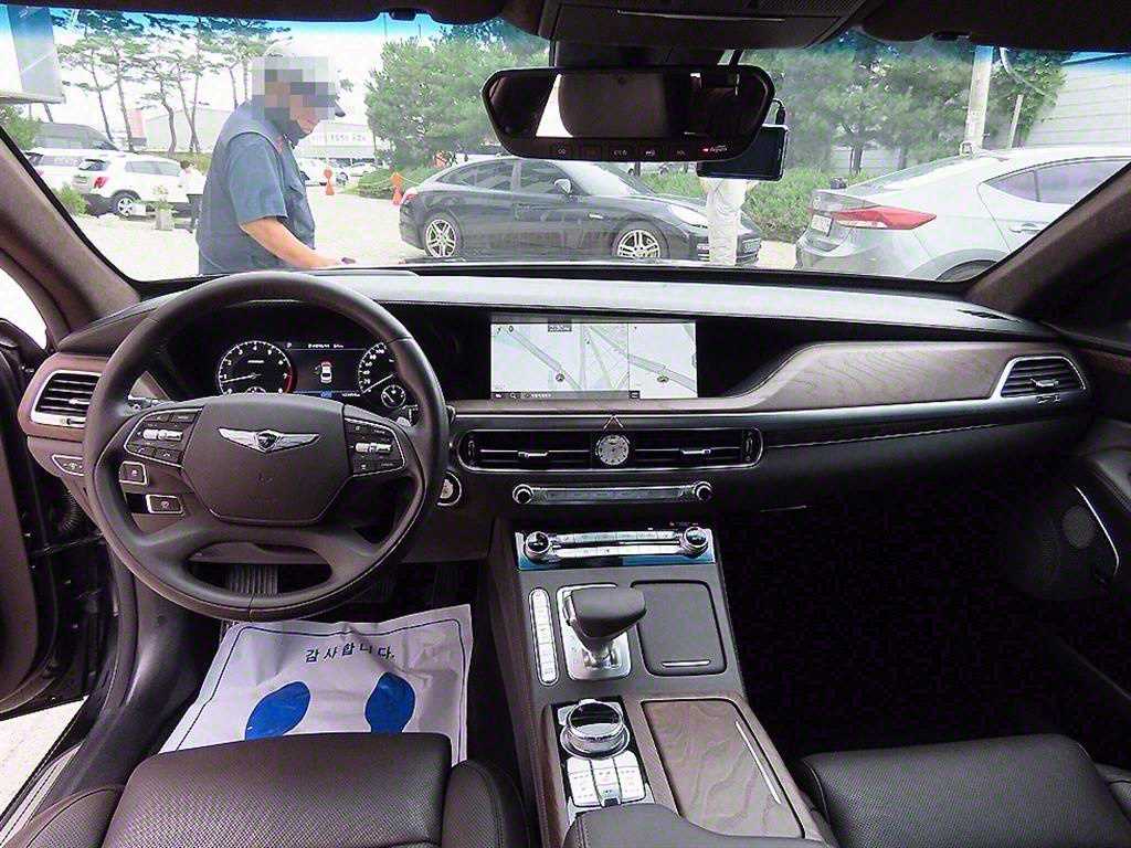 Genesis G90 - Vista 7