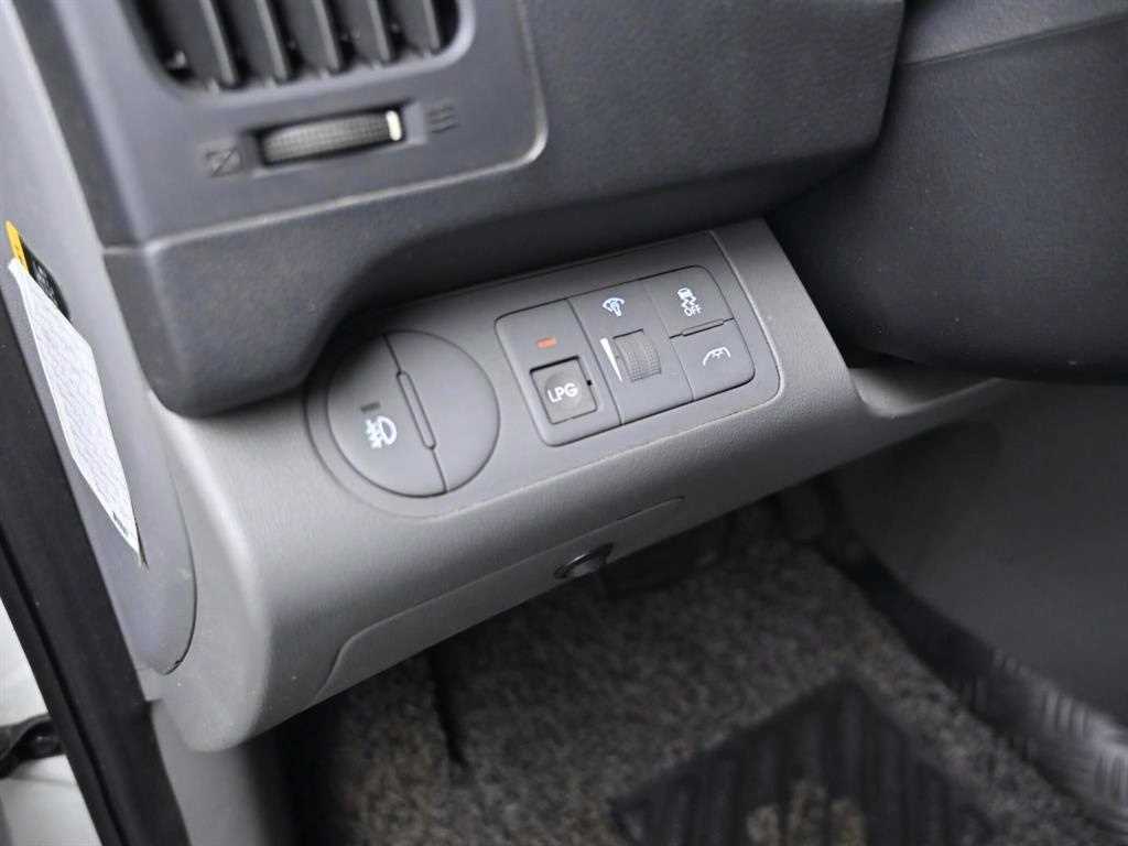 HYUNDAI Starex - Vista 9