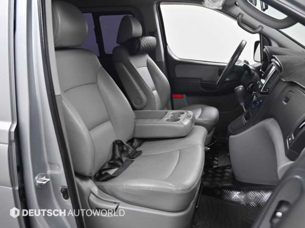 HYUNDAI Starex - Vista 10