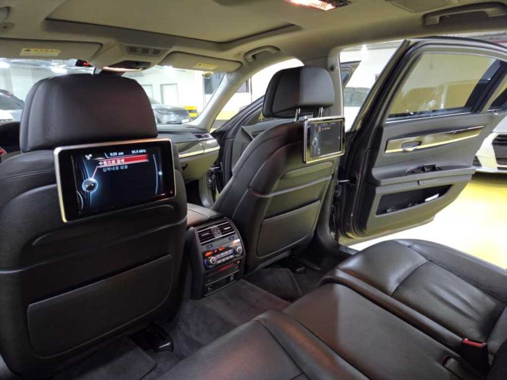 BMW 7 Series - Vista 8