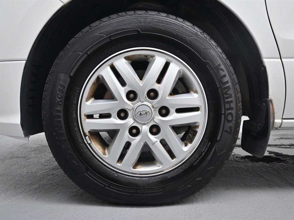 HYUNDAI Starex - Vista 5