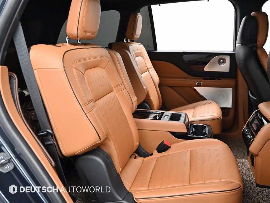 Lincoln Aviator - Vista 8