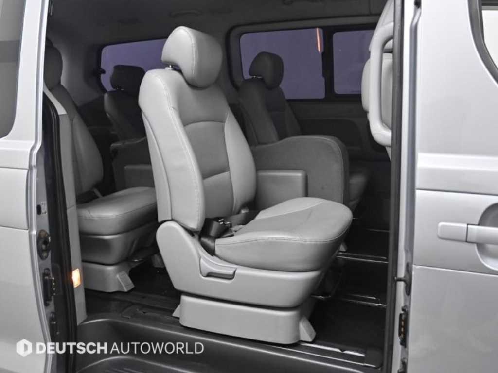 HYUNDAI Starex - Vista 12