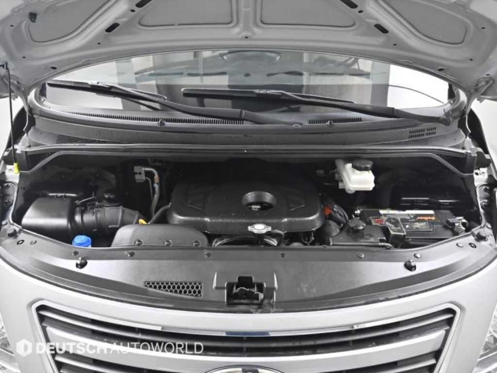 HYUNDAI Starex - Vista 6