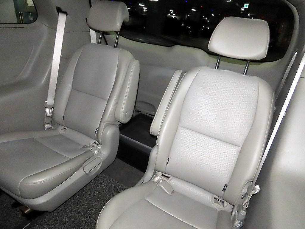 KIA Carnival - Vista 8