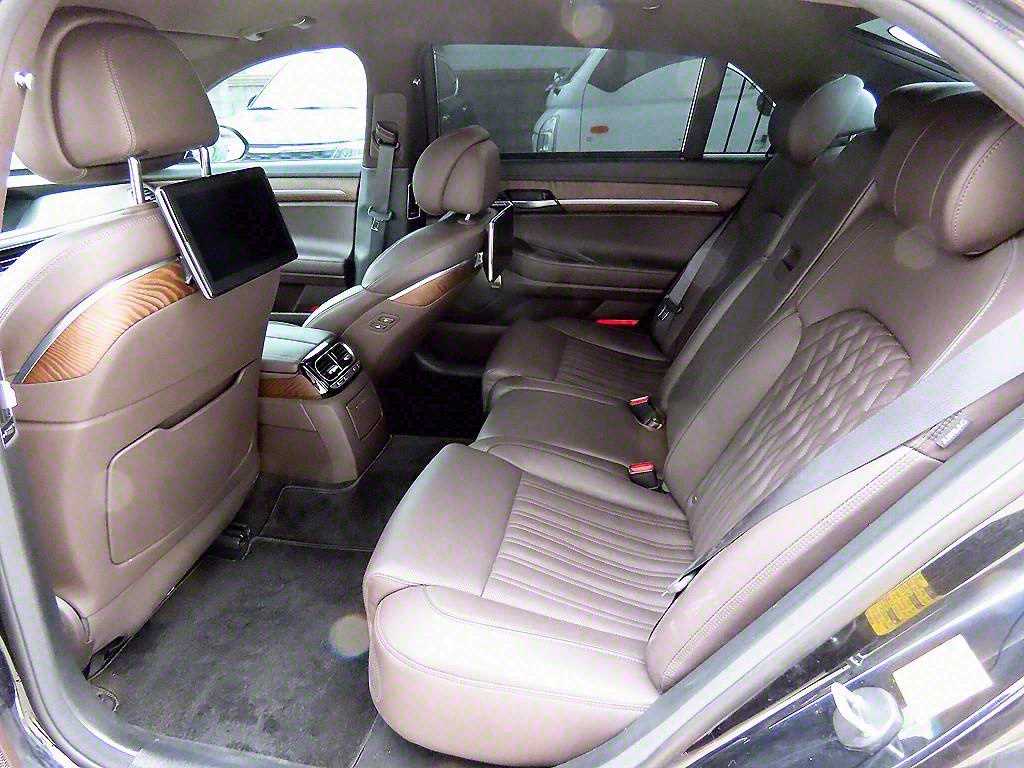 Genesis G90 - Vista 6