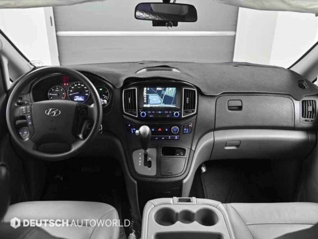 HYUNDAI Starex - Vista 7