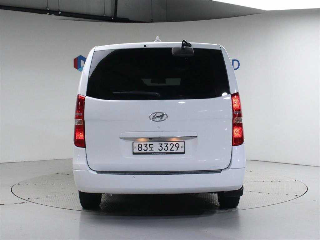 HYUNDAI Starex - Vista 4