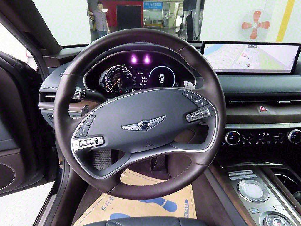 Genesis G80 - Vista 9